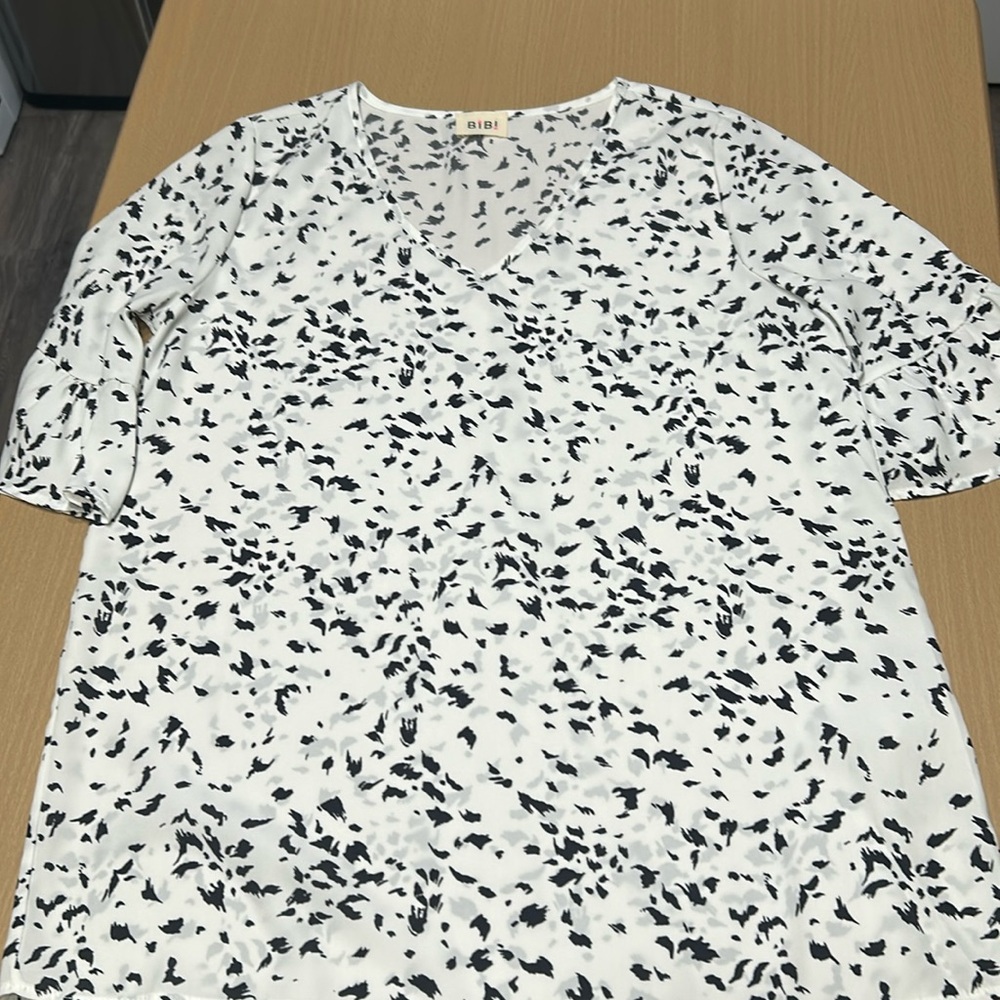 Size small, women short sleeve blouse